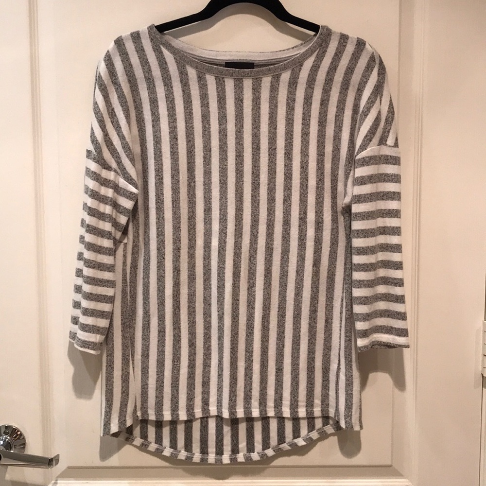 W5 3/4 length sweater